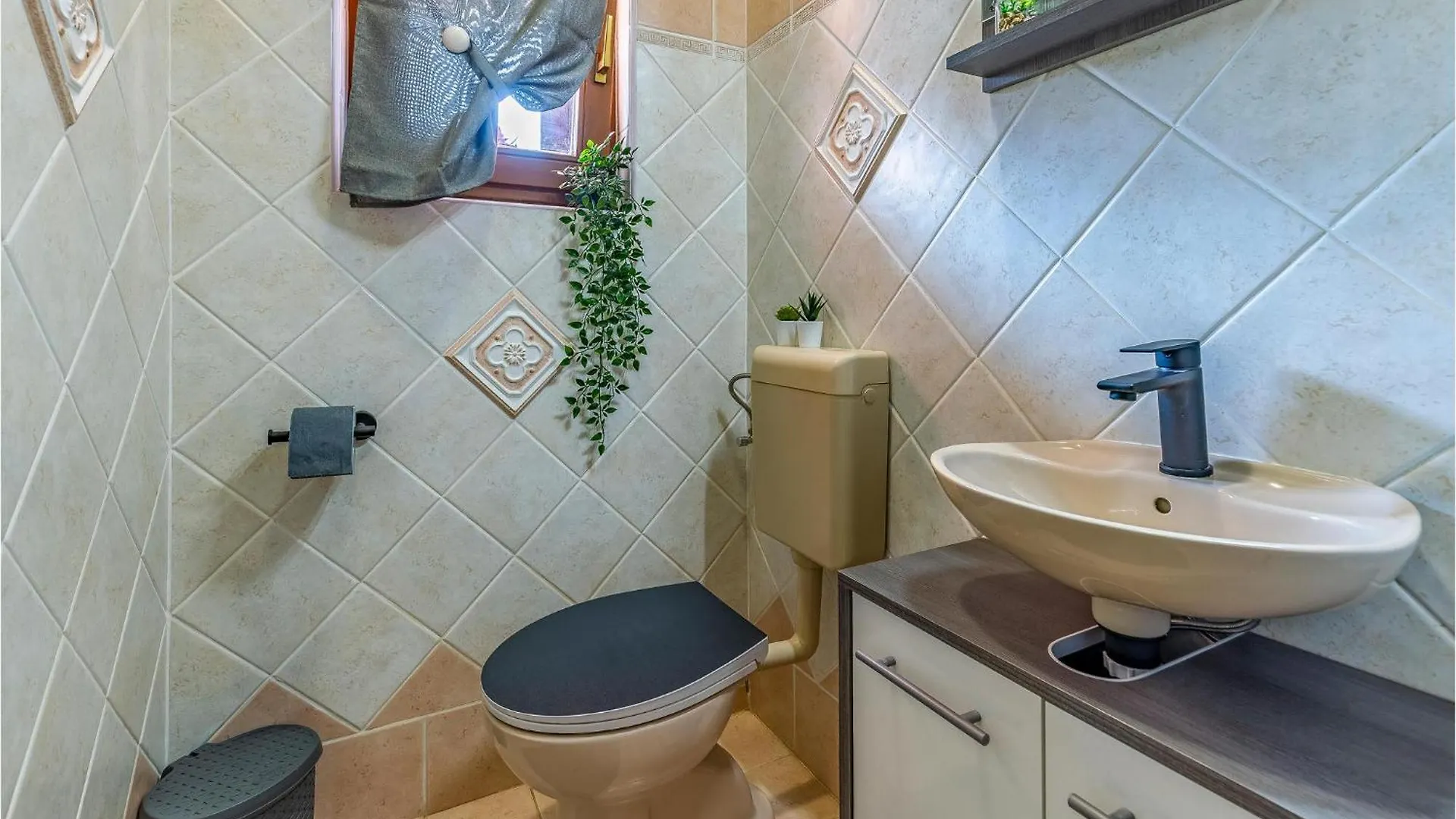 4 Bedroom Gorgeous Home In Medulin 0*,